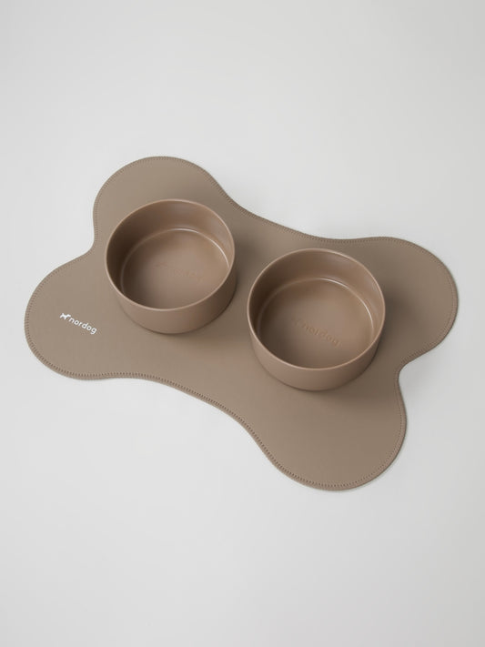 Tappetino Sottociotola per Cane Nordog Cacao – Impermeabile a Forma di Osso 50x35 cm