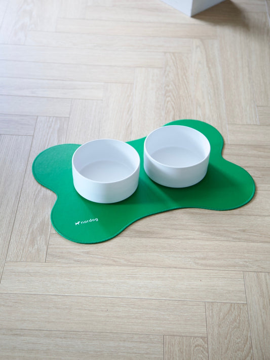 Tappetino Sottociotola per Cane Nordog Verde – Impermeabile a Forma di Osso 50x35 cm