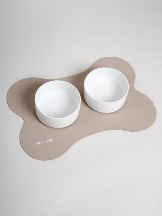 Tappetino Sottociotola per Cane Nordog cappuccino – Impermeabile a Forma di Osso 50x35 cm